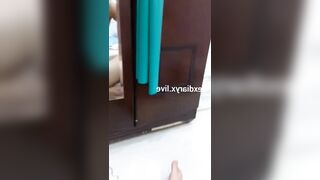 Móc nhẹ thôi e chị nứng quá, Nước bắn ướt hết gương, xong bú liếm