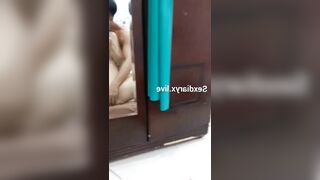 Móc nhẹ thôi e chị nứng quá, Nước bắn ướt hết gương, xong bú liếm
