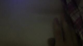 Em kế  ngủ lén bóp dú