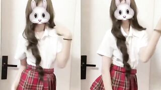Em gai dance