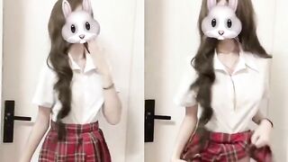 Em gai dance