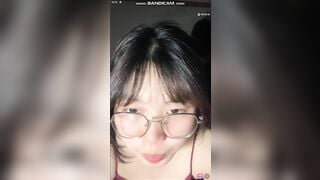 donate tiền là chịu cởi đồ ngay