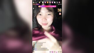donate tiền là chịu cởi đồ ngay