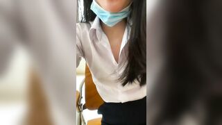 E học sinh lại lén nhấp tôi xoa vú trong lớp học khi ko ai ở trong lớp