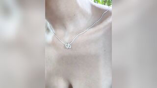 Cô giáo mầm non show hàng 19