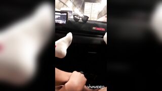 Đi trong đường hầm e gái lồn non nước bắn tung toé trên xe taxi