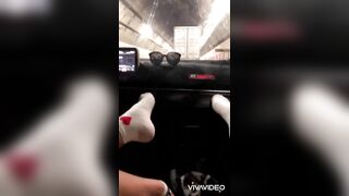 Đi trong đường hầm e gái lồn non nước bắn tung toé trên xe taxi