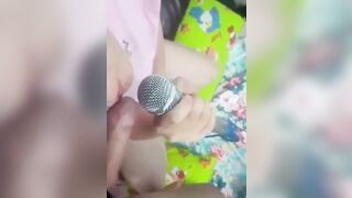 Chị hàng xóm vừa bú cu vừa hát karaoke