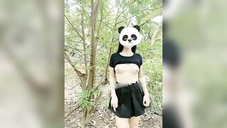 E gái show vú nơi công cộng bị phát hiện và cái kết