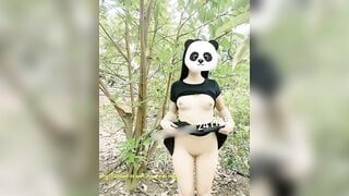 E gái show vú nơi công cộng bị phát hiện và cái kết