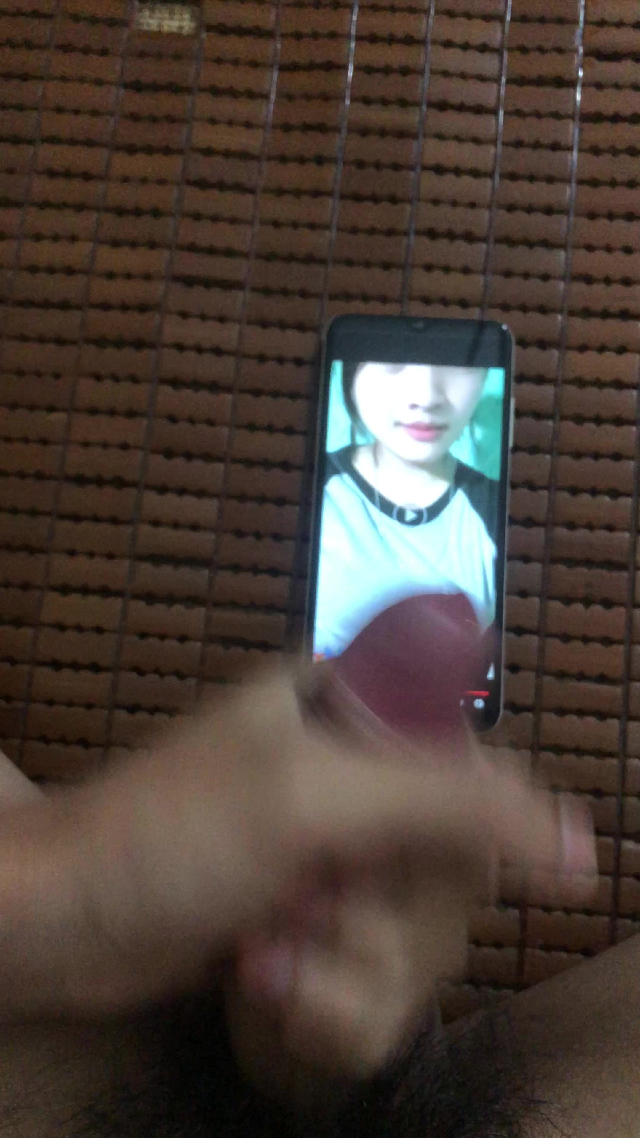bắn lên ảnh em gái ( bị ép 😭 )