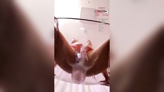 E gái đái lên ghế xong lấy đít lau dâm thủy siêu tà dâm