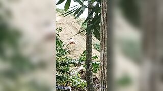 Quay lén 2 em học sinh hoà mình với thiên nhiên