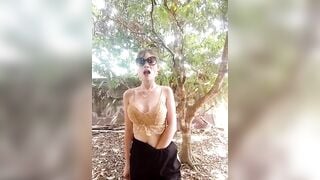 Cô giáo mầm non show hàng 22