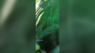 Đi karaoke mà nứng quá đè địt luôn e nhân viên trên bàn nhậu địt trước mặt lũ bạn