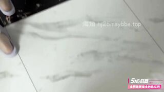 Mẹ nữa đêm qua phòng con trai mò cu