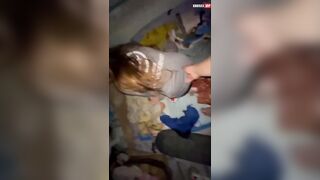 Đụ nhau public bú cu bế lên dập trước cửa phòng trọ