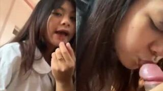 Em Học Sinh Cấp 3 Trước Khi Nuốt Tinh Vẫn Không Quên Son Môi Cho Đỏ