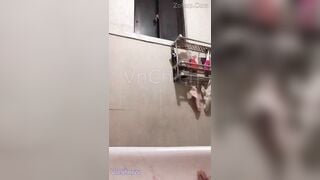 Bé học sinh thủ dâm trong wc bị thg e mách mẹ mà cj đã móc j ý mẹ