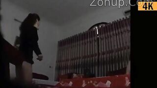 Quay lén mẹ kế địt bồ trong phòng, Xong vì thế mà ép mẹ kế loạn luân với mình