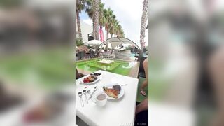 Giới nhà giàu có sex vào bữa sáng