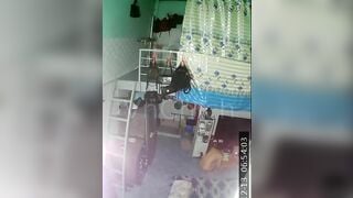 Đang tắm mà bị hở điện e gái khỏa thân chạy ra thế là bị thg a địt