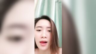 Em Gái  ở nhà một mình nứng lồn quá quay video thủ dâm up lên mạng kiếm người địt p1