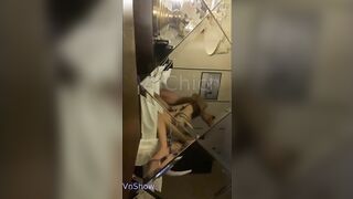Đang xem sex thì con e phát hiện, á à, thế là nó đè mình ra hiếp dâm