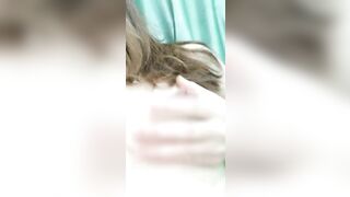 Em Gái ở nhà một mình nứng lồn quá quay video thủ dâm up lên mạng kiếm người địt p2