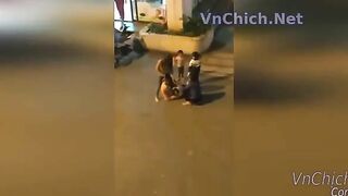 Đánh ghen lột sạch đồ giữa đường Ở Hà Nội