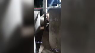 Qua nhà rủ MBBG đi chs thì phát hiện tắm ko khoá cửa nên Hiếp dâm luôn