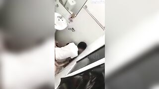 Quay lén, E gái uống say bị hiếp dâm r bỏ xó trong WC hiện côn an đang điều tra