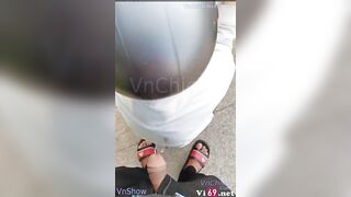 Thanh niên biến thái nhất năm, Đái vào người mấy e học sinh bị hỏng xe