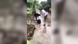 Việt Nam, Mấy e cấp Two đánh nhau lột đồ ngày mưa ở giữa đường