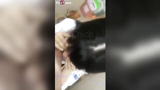 Lén chs cô bạn thân ở toilet đang chuẩn bị xuất rồi thì bị GV phát hiện vì đi lâu