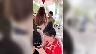 Đám cưới độc lạ bình Dương, thế nào mà địt nhà gái trên sân
