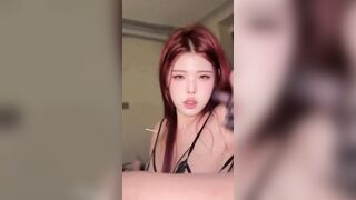 Chị gái mặc đồ gợi cảm gạ đụ em trai