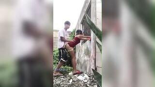 Lén đụ MBBG hàng xóm sau vườn đến chs bị bố mẹ phát hiện