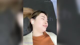 Đi khám lồn mà bị cô y tá móc nên bắn hết nước vào mặt
