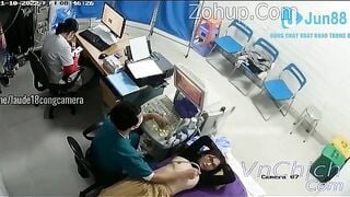 Hack camera, MBBG việt đi khám bị bác sĩ móc lồn bóp vú