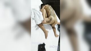 Em gái Việt dễ thương cùng bạn trai săm trổ cho Trung của quay phim chịch P2