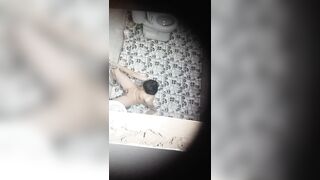 Bé hàng xóm thủ dâm