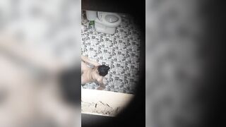 Bé hàng xóm thủ dâm