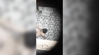 Bé hàng xóm thủ dâm