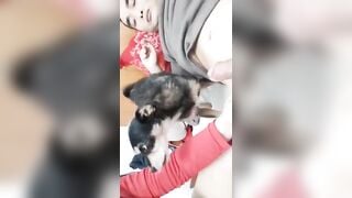 Chị gái vừa địt nhau với chồng chưa sướng kêu chó lại liếm lồn rồi cho địt luôn