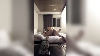 Quay Lén Đá Bóng Sân Cỏ Đen Trong Nhà Nghỉ