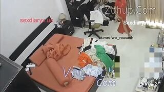 Đi hc thêm thanh niên lm liều, đặt cam quay lén cô giáo phát hiện cô giáo thủ dâm