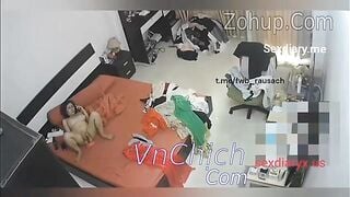 Đi hc thêm thanh niên lm liều, đặt cam quay lén cô giáo phát hiện cô giáo thủ dâm
