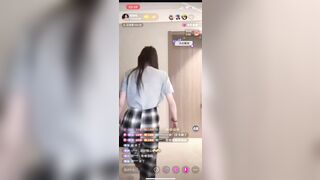 Video ae đg tìm đây, E gái Trung trả kèo lộ vú trên tiktok đang mẫu hot