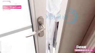Địt em gái khi mới ngủ dậy